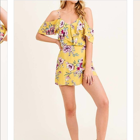 Pretty yellow romper - Picture 3 of 6